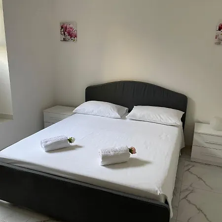 Apartment Flowers In *