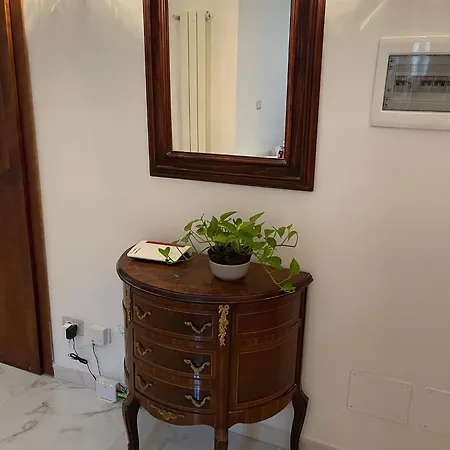 Apartment Flowers In Rom