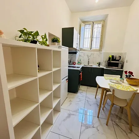 Flowers In Apartment Rom